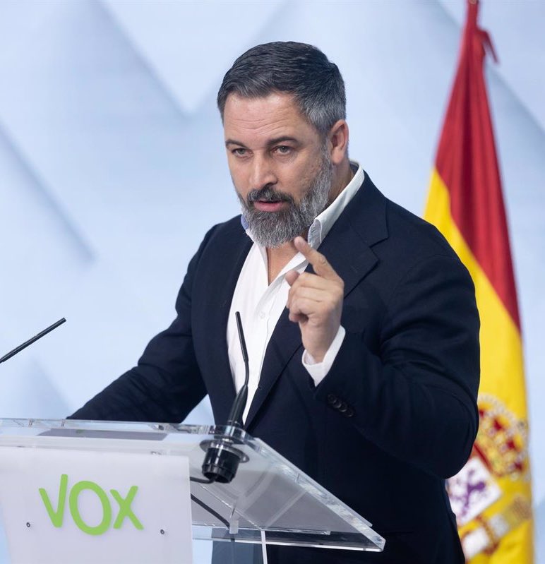 eduardomenoni's tweet image. 🚨| URGENTE: Santiago Abascal líder de Vox y la derecha en España, le envió una carta a cada presidente de cada grupo del Parlamento Europeo a fin de que la Unión Europea reconozca como presidente electo y legítimo de Venezuela a Edmundo González. 🇻🇪 ¿Apoyas a Abascal en esto?
