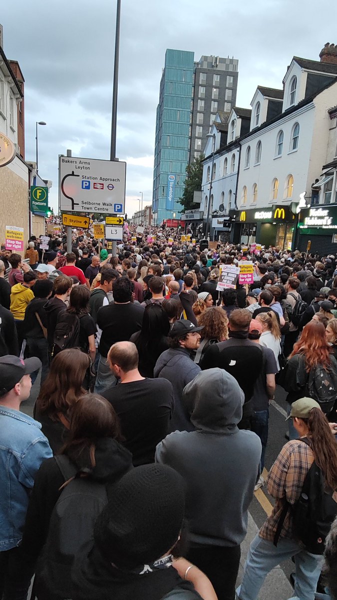 Martin_Abrams's tweet photo. The Fascists have been well and truly seen off by 5,000 Anti-Fascists, Trade unionists and members of the E17 community in #Walthamstow. 

#FascistsNotWelcome https://t.co/FAbzq8R2HI
