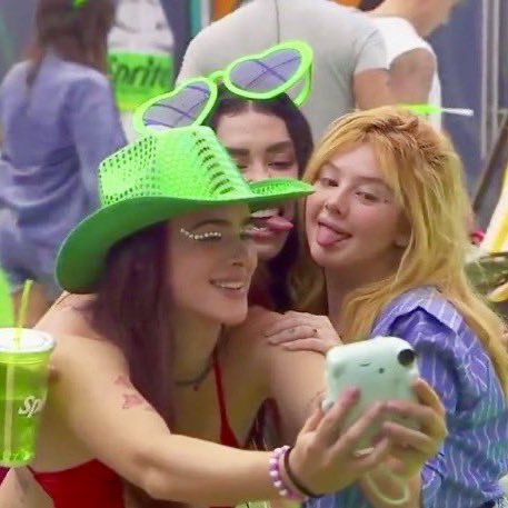 En apoyo a Karime, Gala y Briggitte, DANNA ha dejado de seguir a Adrian Marcelo, Mariana Echeverría y Gomita en instagram

#LaCasaDeLosFamososMx