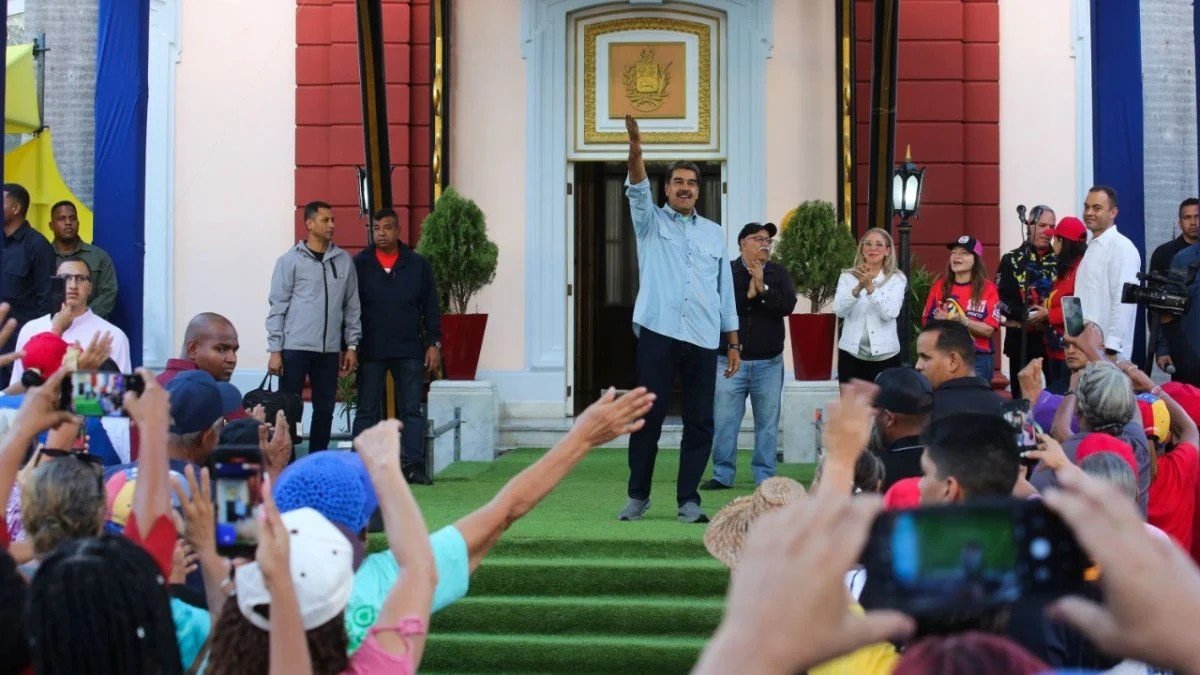 Presidente Maduro: Estamos dando una batalla histórica por la verdad y la Paz de la Patria lc.cx/4E04Gr

#JusticiaSoberana