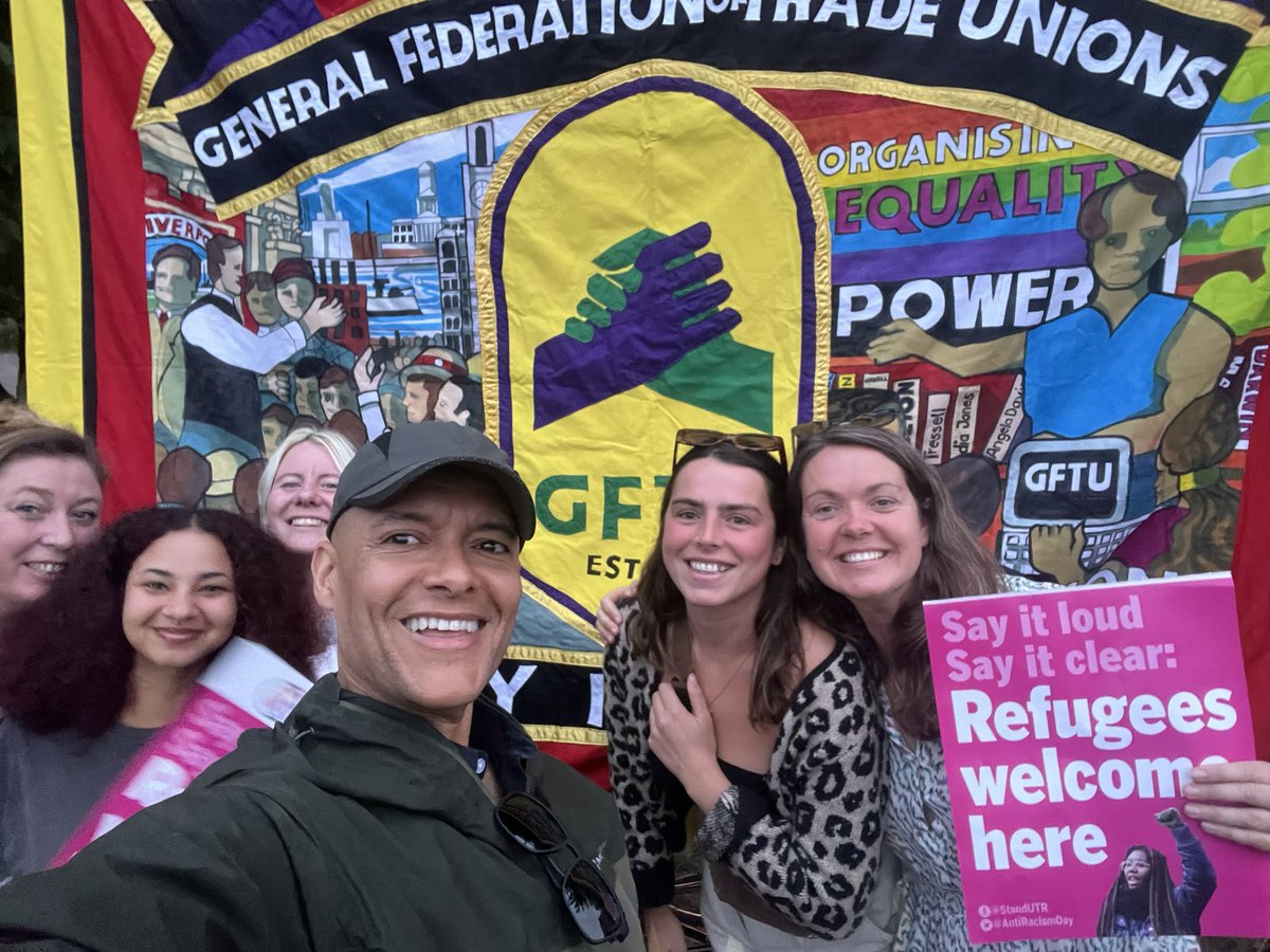 labourlewis's tweet image. We are the many.
They are the few.
Solidarity to everyone standing up against the racists and fascists ❤️❤️❤️