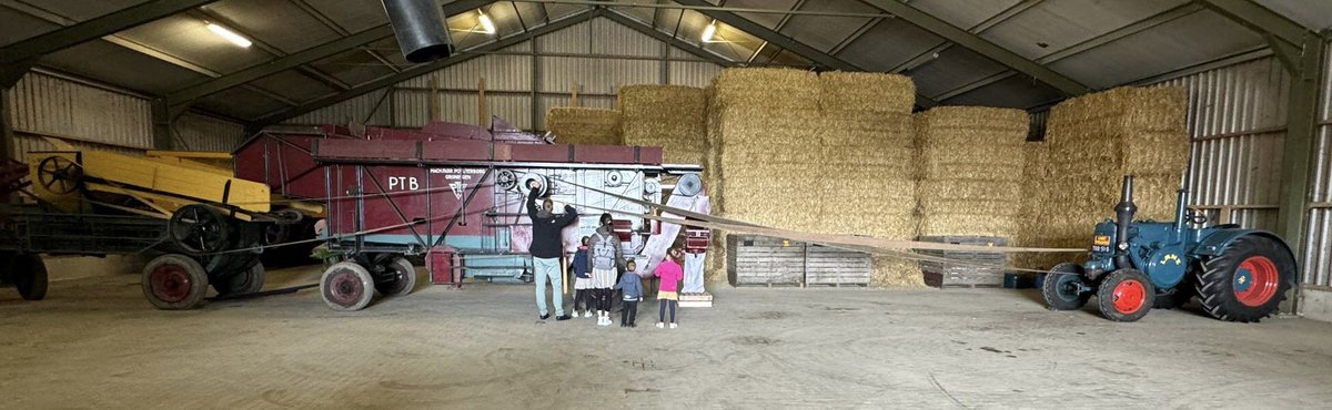 Zaterdag 10 augustus vanaf 13.00 u gaat deze (mobiele) dorskast graan dorsen. Wilt u dit zien? Wees er op tijd bij! 
Waar: Palmboomseweg, Nisse. Richting Trekkermuseum. <a href="/omroepzeeland/">Omroep Zeeland</a> <a href="/pzc/">ʜᴀ</a> <a href="/nieuweoogstnl/">Nieuwe Oogst</a>