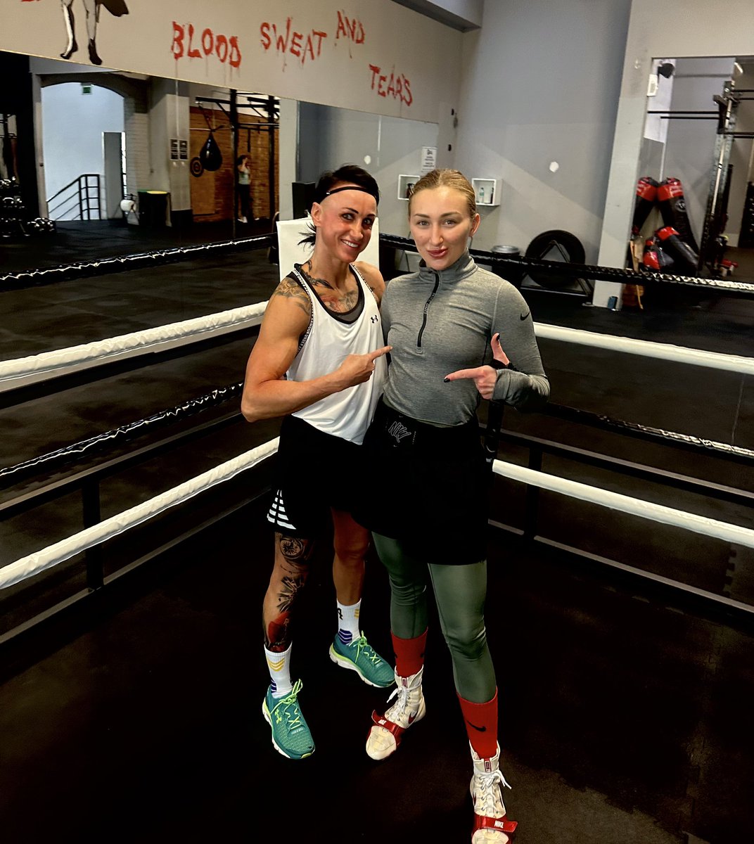 Let’s go! 🥊 Hello Poznań! 🥊🔥🔥🔥. #sparringsession🥊 #champions #poznań #ebuchampion #polishchampion #boxing #boxingpro #boxingworld #friendship #ewelinapękalska #day1