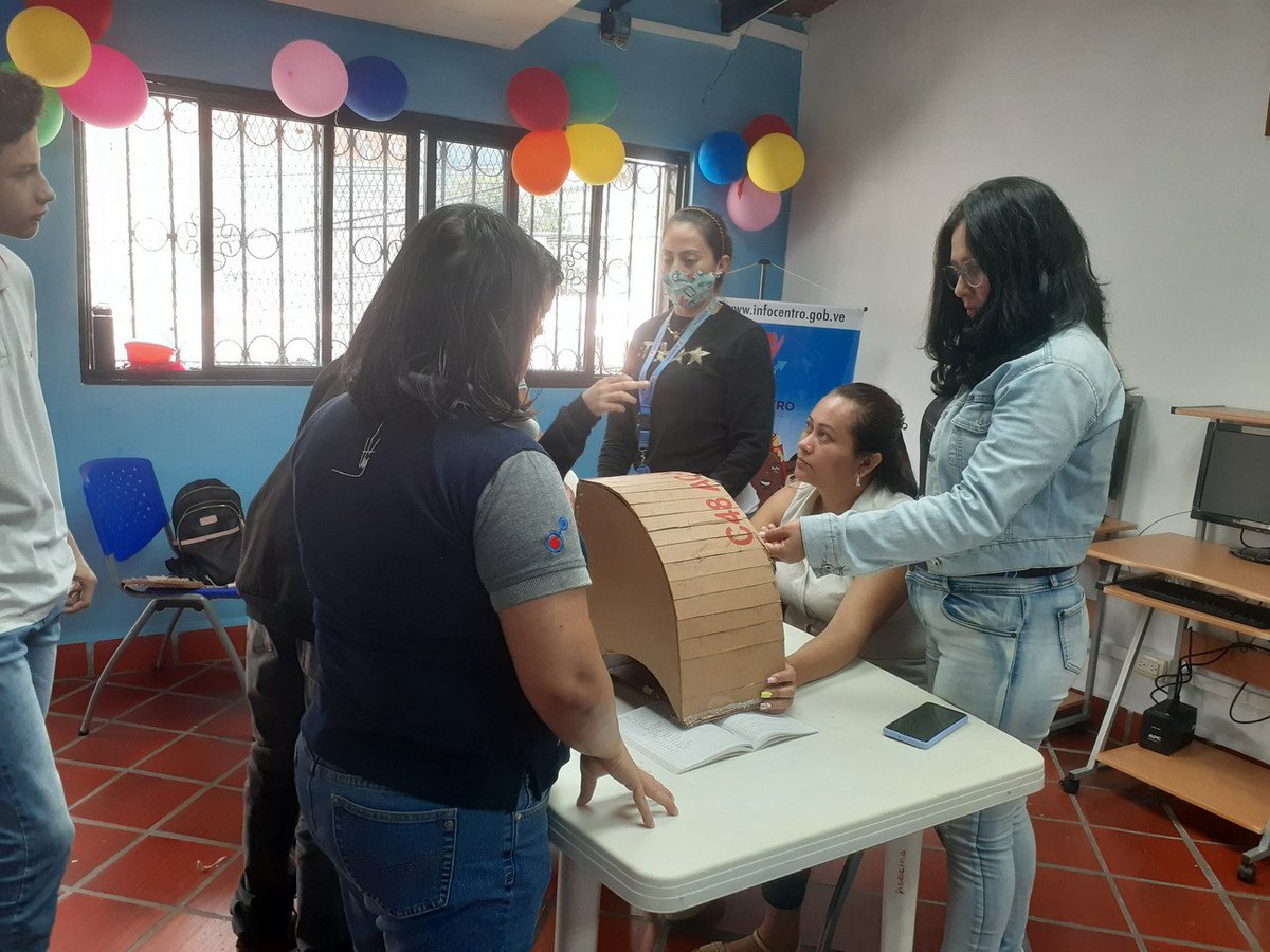 #06Agosto En el Infocentro Casa Comunal Juan Osuna Paredes del Municipio Tovar del Estado Mérida, las facilitadoras de la fundación infocentro hoy con los materiales de reciclaje para realizar el prototipo de robot junto con la brigada de robótica del Eje Mocoties
<a href="/Gabrielasjr/">Gabriela Jiménez</a>