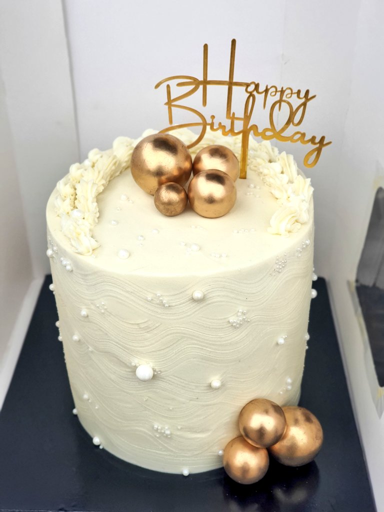 agushis_cakes's tweet photo. Birthdays are the icing on the cake of life. This is a six inch two layers of chcolate and vanilla cake. At N30,000 only.
#cakesinbadagry #agushiscakes #birthdaycake #cakeforhim https://t.co/65WlOd0Mzn