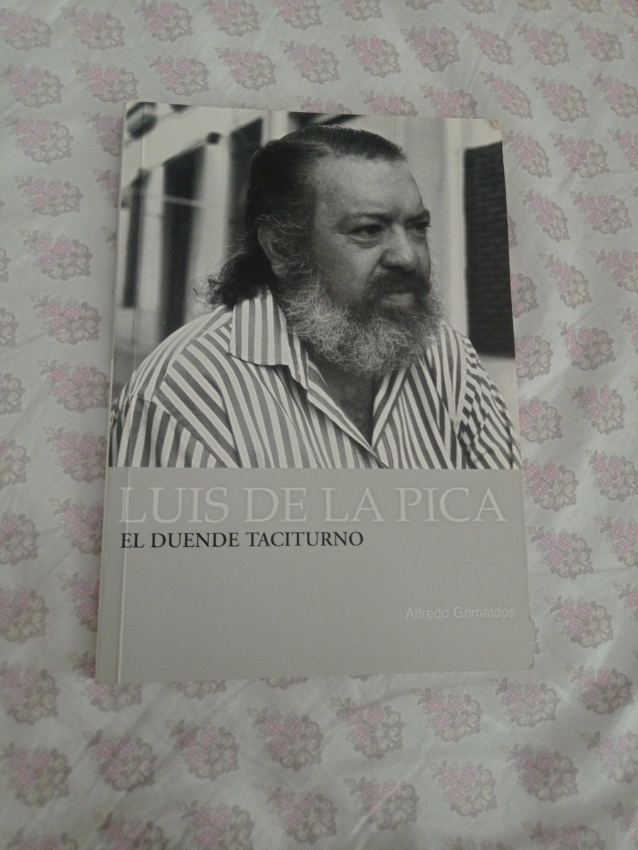25 años sin Luis Cortés Barca, el de la Pica.

Sus preciosas y bohemias letras, su cante con sello propio y su forma de bailar lo hacían un cantaor ÚNICO. 

'Ya se llenó 
el vacío 
que tanto ansiábamos 
sudaron nuestros cuerpos 
y hoy ni nos miramos..'

#EternoLuisDeLaPica