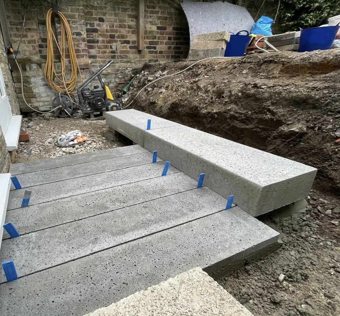 CountrySupplie's tweet photo. GRDN Landscape + Garden Design project progress in Canonbury! 🪴

We stock a range of Schellevis UK  products in a variety of colours and dimensions 💚

Visit our Shana Display to pick up samples, or give us a call and we’ll send a sample directly to your door! 📮 https://t.co/qCOOvDnfZb