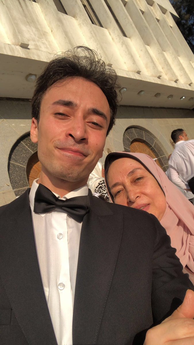 urfavWOLF20's tweet photo. انا وحياتي اتخرجنا اخيراً https://t.co/QngAycZdpW