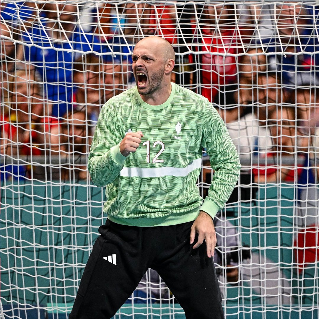 Merci Vincent ❤️

Vincent Gérard vient de disputer le dernier match de son immense carrière cet après-midi. Malgré la défaite contre l’Allemagne, le gardien aura réalisé une ultime immense prestation avec 24 arrêts (42% de réussite). 

📸 Baptiste Fernandez