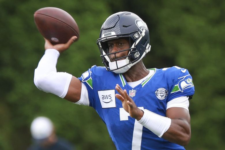 chueypicks's tweet image. 29 days until the NFL season-opener, and here&apos;s a season long prop I think has value🏈📈

I&apos;ve compiled sportsbook data, DFS app data, and fantasy projections to try to find some NFL season-long outliers. So, to build up to the NFL season I am going to post 30 props in 30 days.…