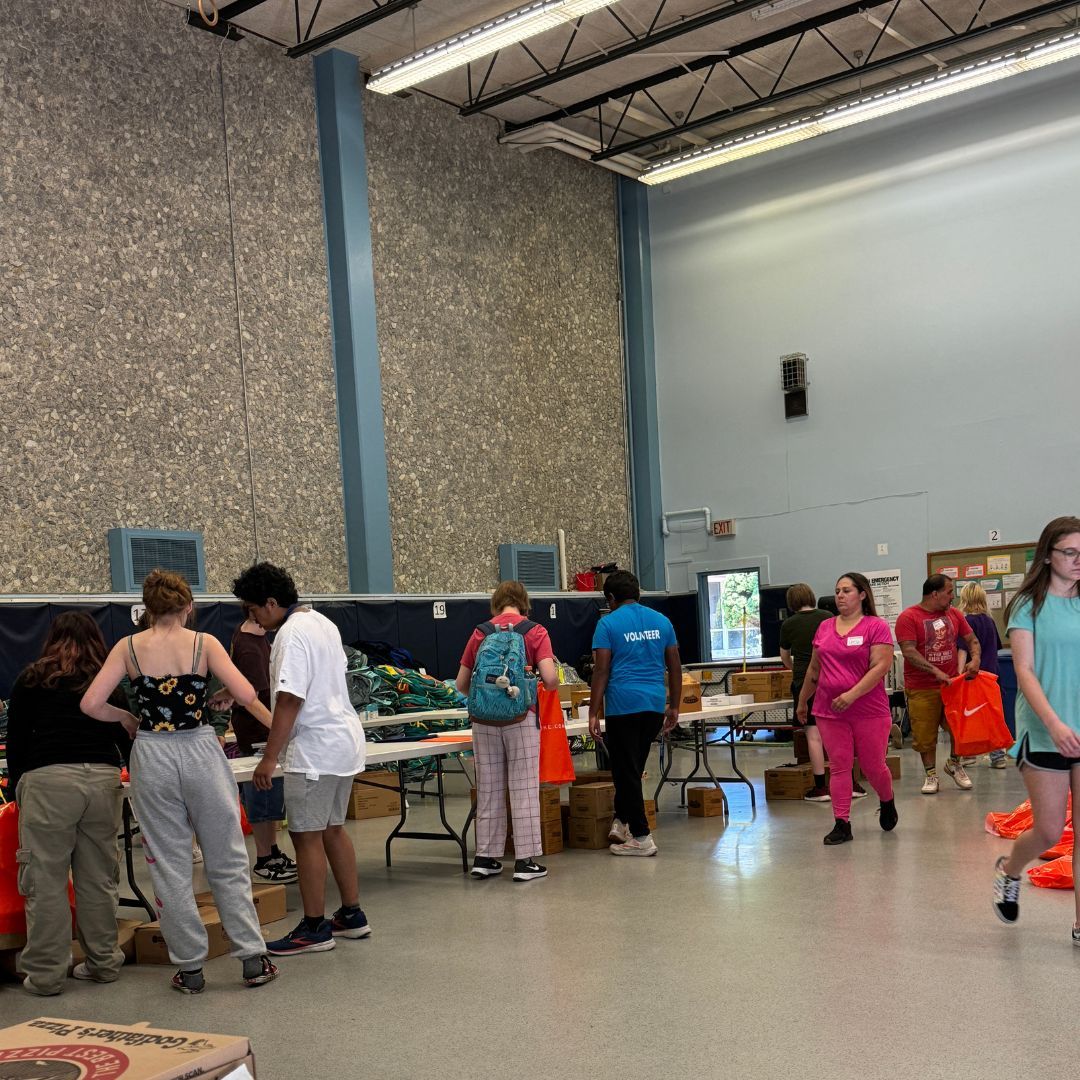 Shout out to the many THPRD volunteers who've been helping to sort and stuff backpacks with school supplies for the Wake Up Beaverton School Supply event next week.

Thank you!

#BelongBelieveAchieve