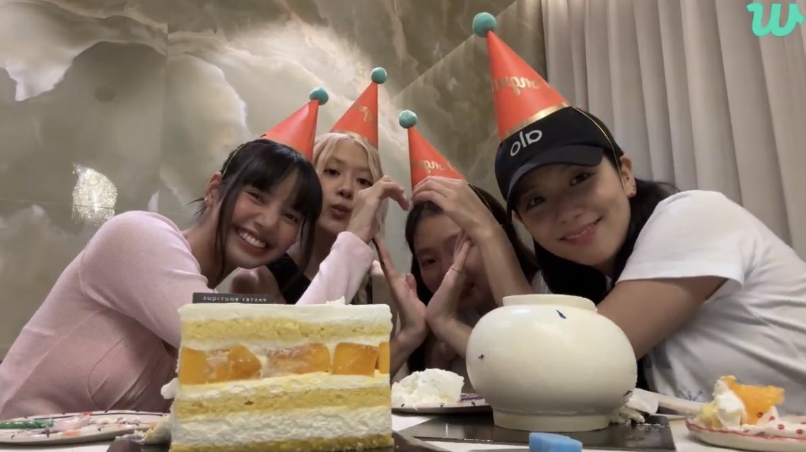 andreasantosls_'s tweet photo. happy 8th anniversary pinks !! i missed you so much @BLACKPINK 

ETERNITY WITH BLACKPINK
#8YearsWithBLACKPINK 
#영원히_핑크빛일_블랙핑크_팔주년 https://t.co/nCuHfVzuT8