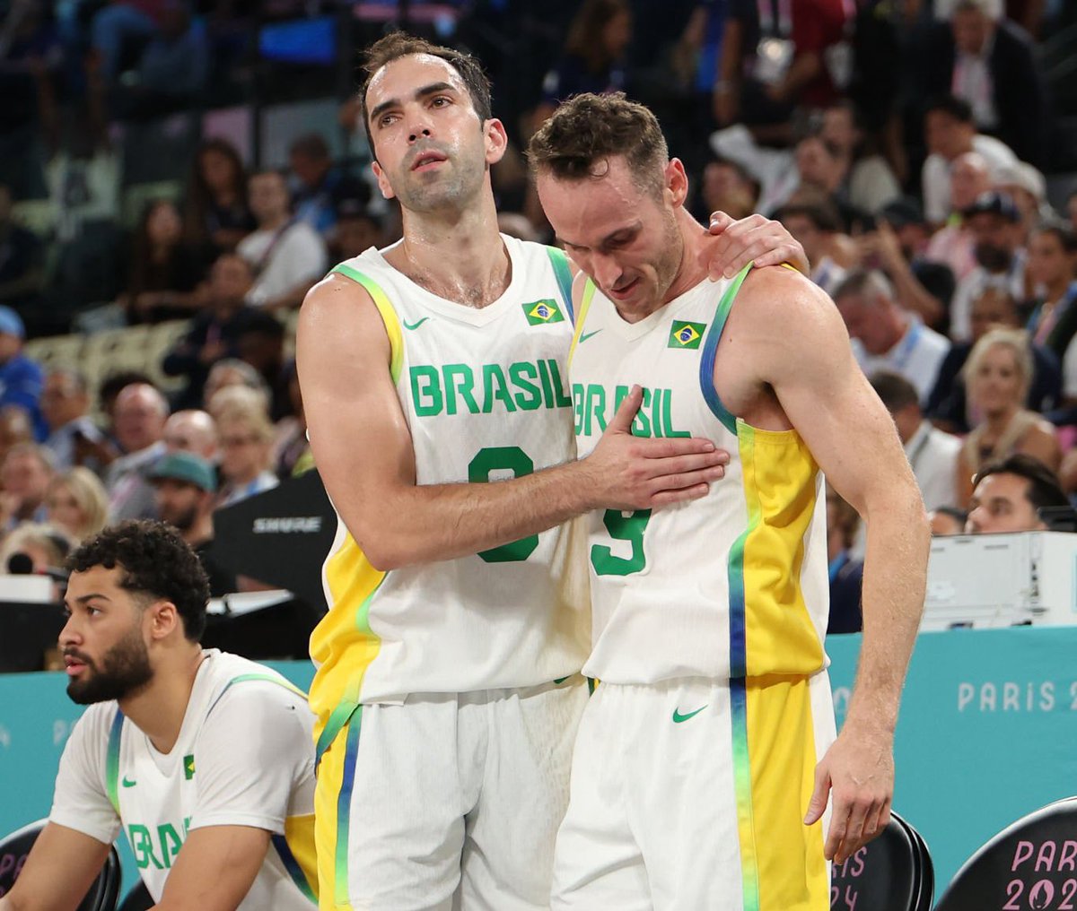 JoaoDannemann's tweet photo. Eu conversei com alguns amigos jornalistas do esporte, assim como eu, para analisar o motivo do insucesso recente do basquete brasileiro. 🇧🇷

Os gigantes @_caiogasparetto, @DiegaoM25 e @tabeladode3! 

Nós chegamos a algumas conclusões importantes nessa questão. Segue o fio! 🧶👇🏼 https://t.co/ytgFqosw5y
