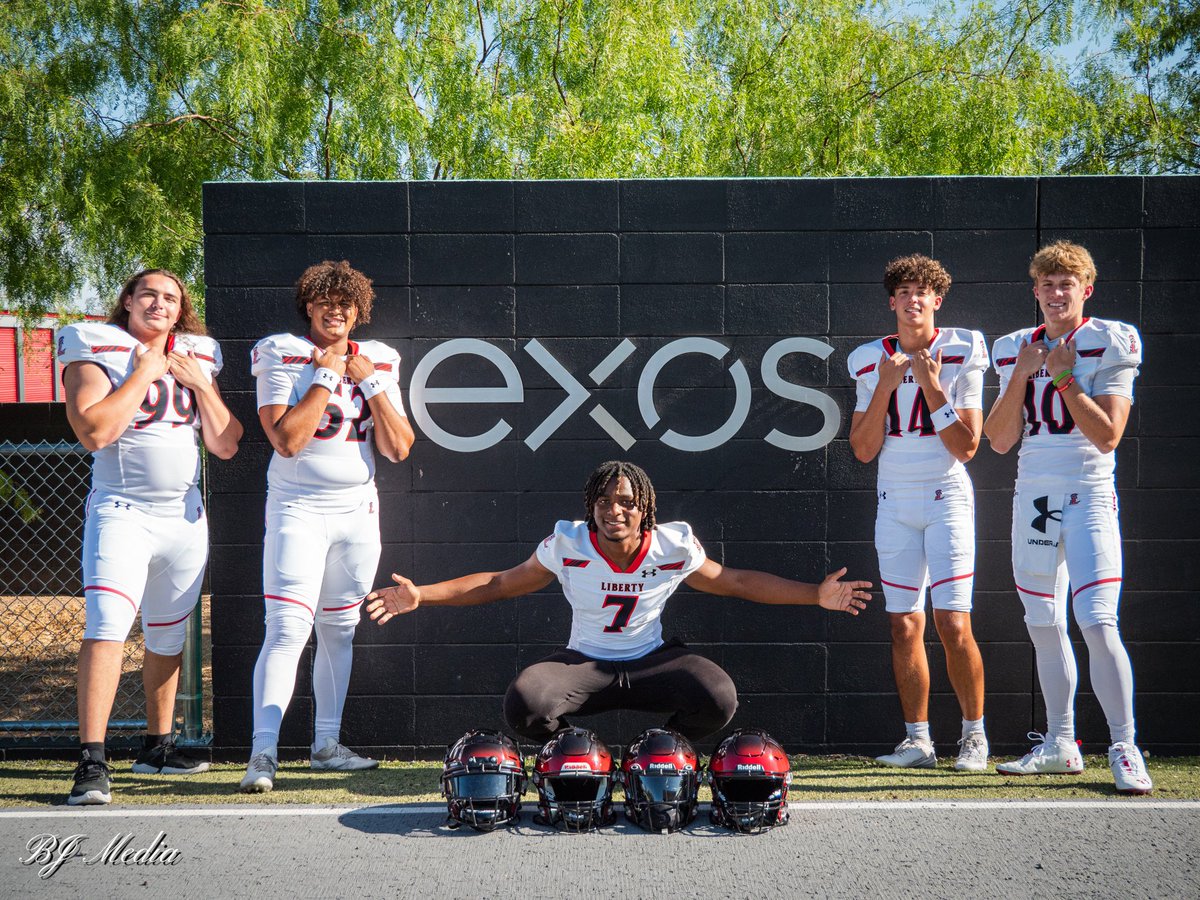 Liberty Lions Football (@libertyfblions) on Twitter photo Thank you to <a href="/BJMedia1/">BJ Media</a> <a href="/tummcloutv_SM/">TummClout/v Sports Media</a> <a href="/EXOSsports/">Exos Sports</a> for putting on a great event and having us apart of the media day.
#TDLCC #COL #LibertyFb #UnderArmour Thank you to <a href="/BJMedia1/">BJ Media</a> <a href="/tummcloutv_SM/">TummClout/v Sports Media</a> <a href="/EXOSsports/">Exos Sports</a> for putting on a great event and having us apart of the media day.
#TDLCC #COL #LibertyFb #UnderArmour