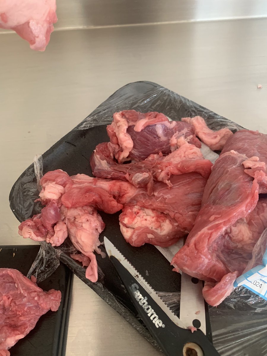 Velmoryana's tweet photo. Cuando crees que pickup de heb no podria ser peor y las verduras mutantes o podridas que te mandan son superadas por pagar 600 gr de falda se res y te manden pellejo 50% de la carne @HEB_mexico https://t.co/GHsNgNGZ50