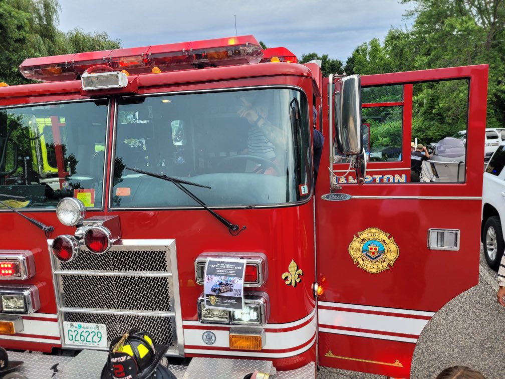 HamptonNHFD's tweet photo. We had such a great time last night at @HamptonNHPD National Night Out! Thanks to everyone who came out and visited with us! 

#hamptonfire #hamptonnh #hamptonbeach #hamptonpd https://t.co/O3VpFmbZBi