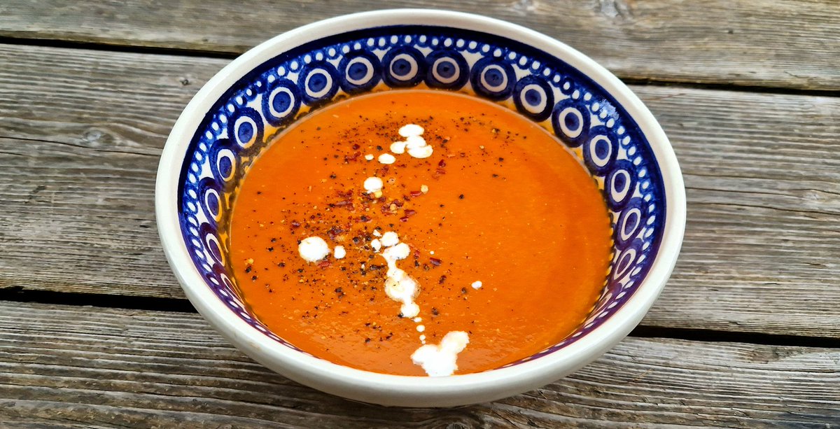 diesefraukatti's tweet image. Das Dinner wurde serviert und ich hab mal wieder keine Ahnung, welche meiner sieben Gabeln für diesen Gang gedacht ist!?  #ihrwisstdochimmeralles #twitterhelp #pausetaste