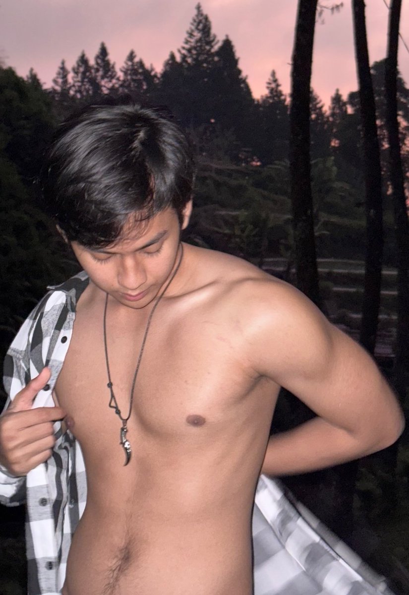 mrvvip's tweet photo. Davin Muflih shirtless on sunset. #selebwatch https://t.co/LrMDUf7u7K