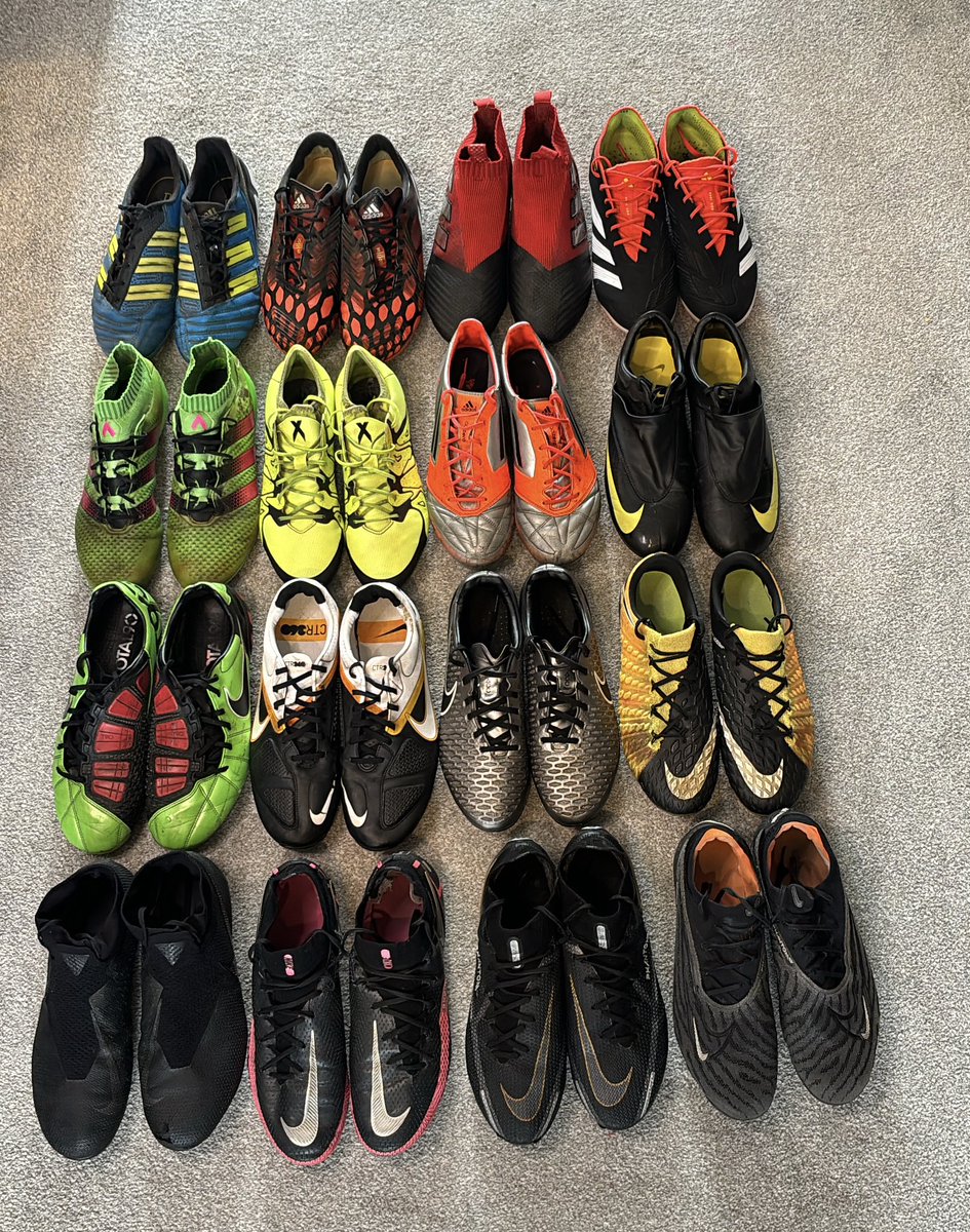 ⚽️ Just some of the collection!
I don’t even want to begin to think how much I’ve spent over the years 😬
Going to sell some of these and some are absolutely knackered and ready for the bucket 🗑️