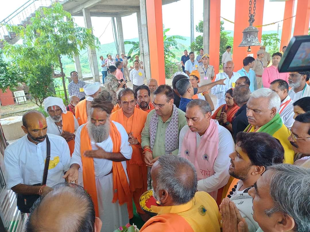 ErHansrajMeena's tweet photo. “आपणो सपोटरा, समृद्ध राजस्थान, हरियालो सपोटरा”

आज मेरे निर्वाचन क्षेत्र सपोटरा के श्री मीन धाम नारेश्वर मंदिर पर आयोजित "वन महोत्सव - एक पेड़ नाम के नाम" आयोजित कार्यक्रम में मुख्य अतिथि प्रदेश के यशस्वी मुख्यमंत्री श्री भजनलाल शर्मा जी ने शिरकत कर श्री मीन धाम https://t.co/uVgpK9OExU