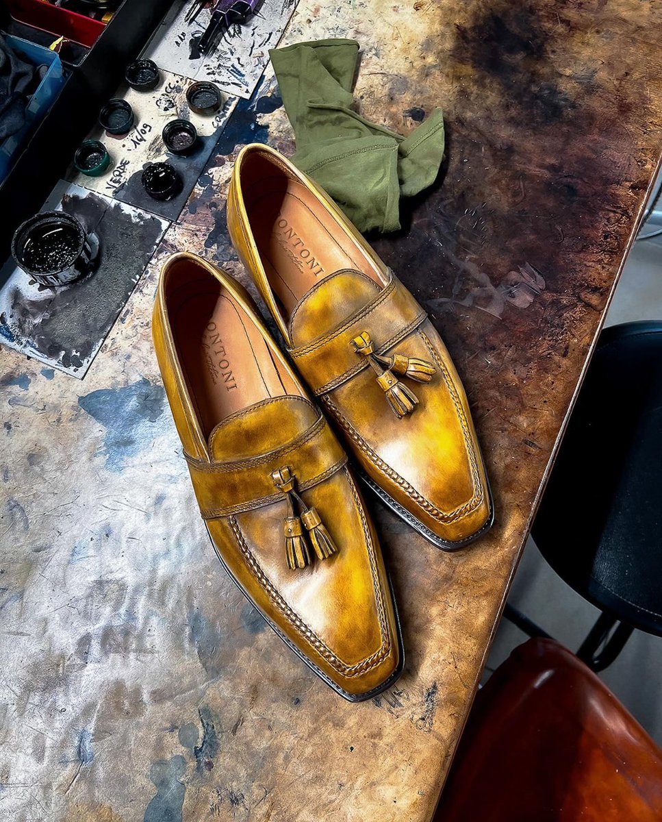 Bontoni ‘Ovidio’ Made-To-Measure Tassel Loafer With Hand-Sewn Apron. 

#Bontoni #HandweltedShoes #MTO #MadeToMeasure #Loafer #Elegant #MTO #Gent #Gentleman #Luxury #ShoesAddict #MensShoes #BontoniSHoes  #Satorialist #Tailoring #MenswearDaily #BespokeShoes