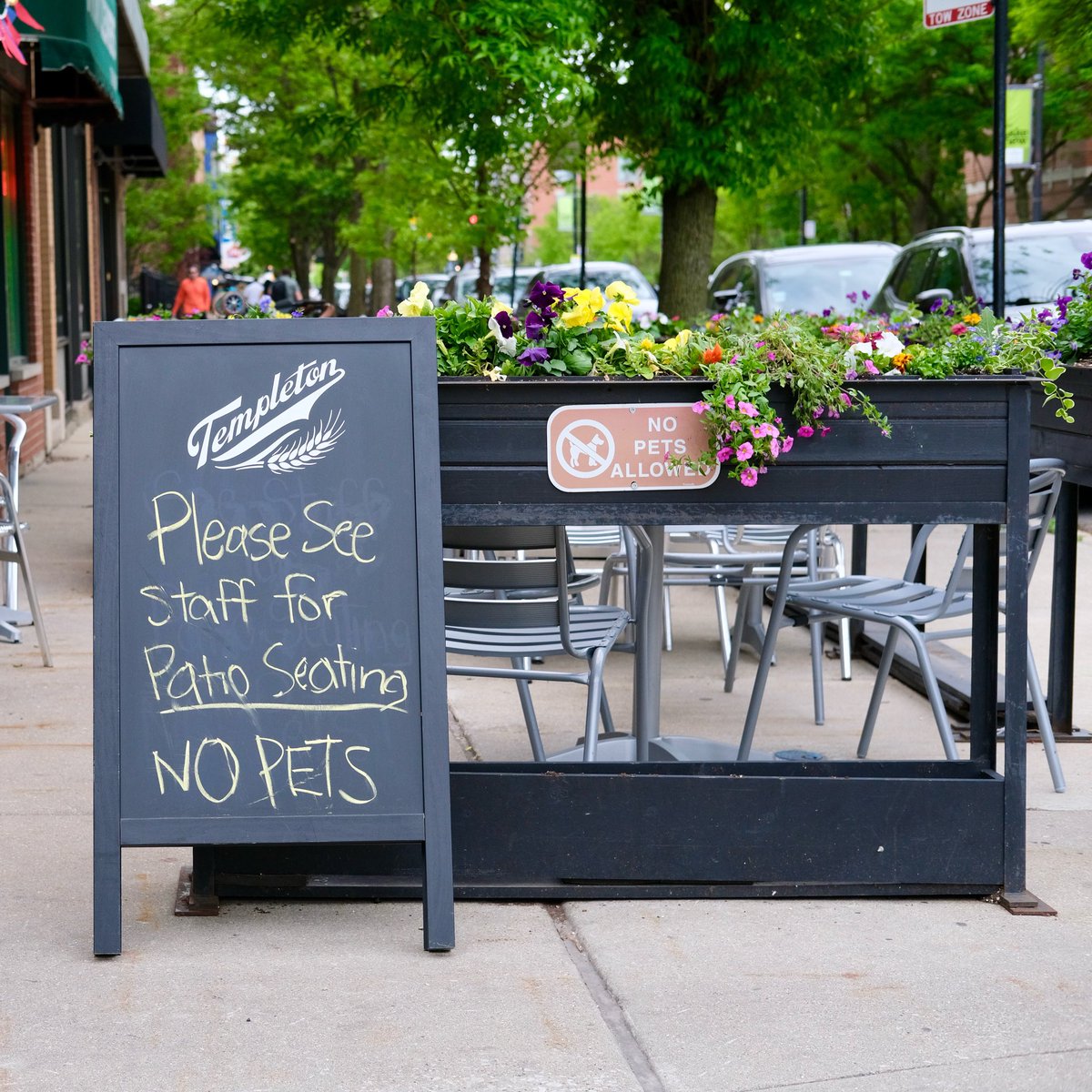 Beautiful day to join us on the patio! ☀️

Open daily at 11am. Delivery &amp; pickup available. Call ahead for pickup: (773) 935-1919. View menu &amp; more at chicagotoons.com

#chicagobars #wrigleyville #southportcorridor #lakeviewchicago