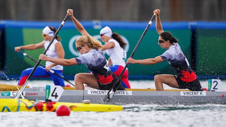 katilunga's tweet photo. ¿Cómo diferenciar el remo y el canotaje?

1. El remo es el único deporte del mundo en el que entras de espaldas a la meta y siempre es a 2,000m.

2. En canotaje hay kayaks (vas sentado) y canoas (vas hincado), vas de frente a la meta y en distancias de 200m, 500m y 1,000m. https://t.co/XNwR6wQPiH