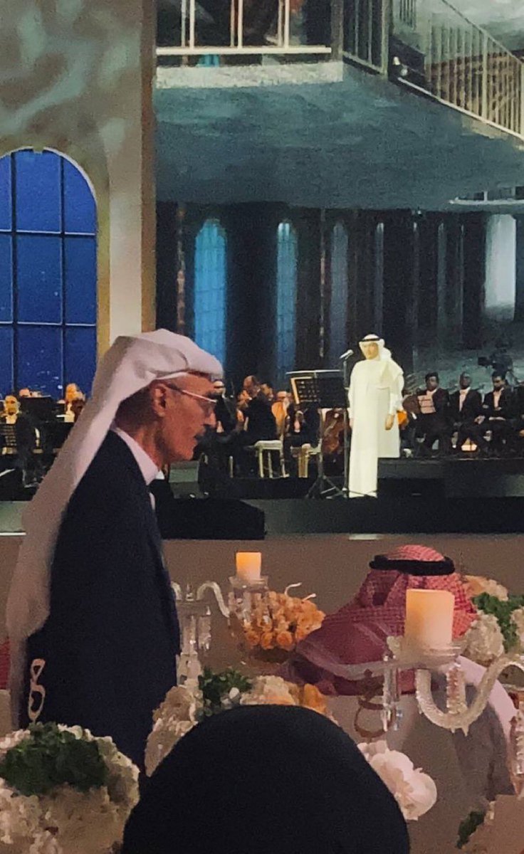 xFAHDINHO's tweet image. كنا افترقنا البارحة           والبارحة صارت عمر