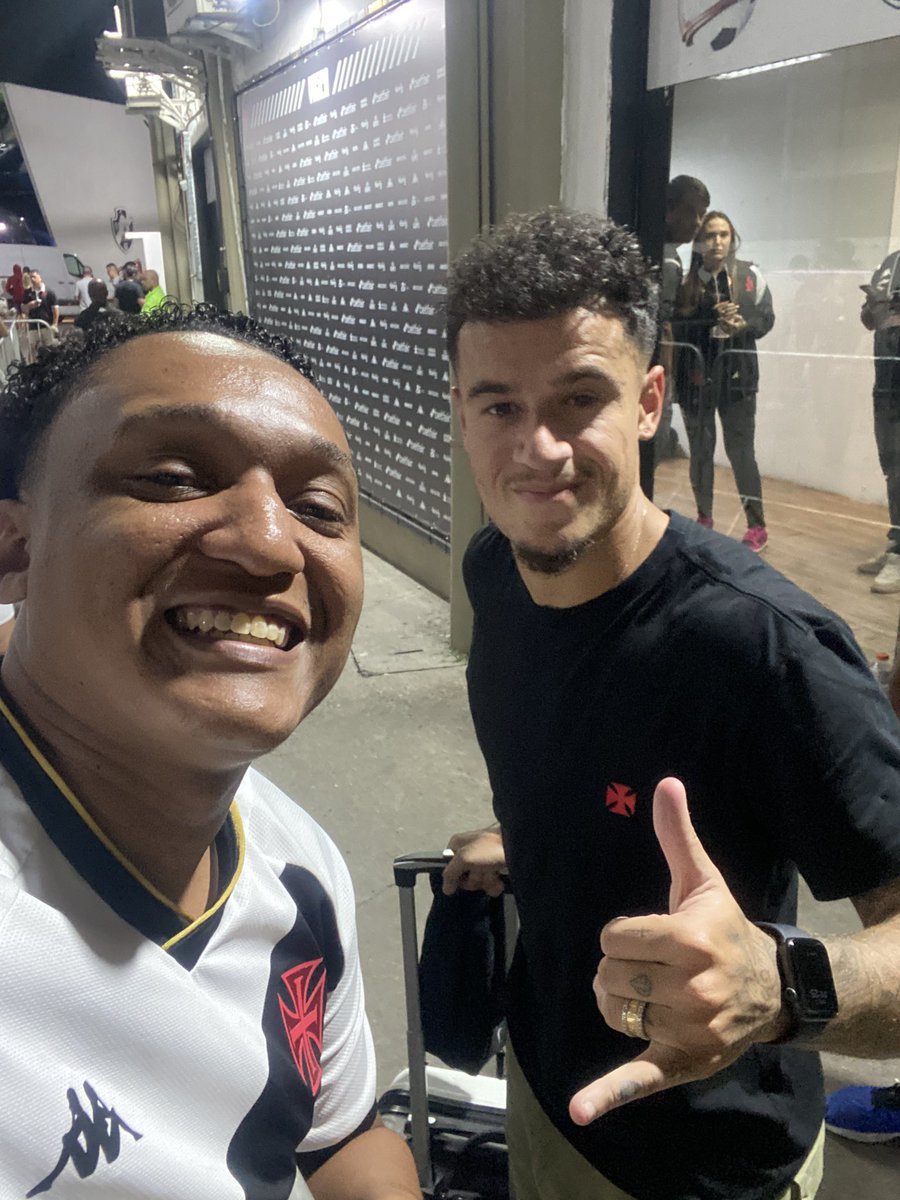 jomarcelo10's tweet photo. Noite de copa! 🎩🇫🇷🧤💢

VASCO!!!! https://t.co/EW7B9XERP1