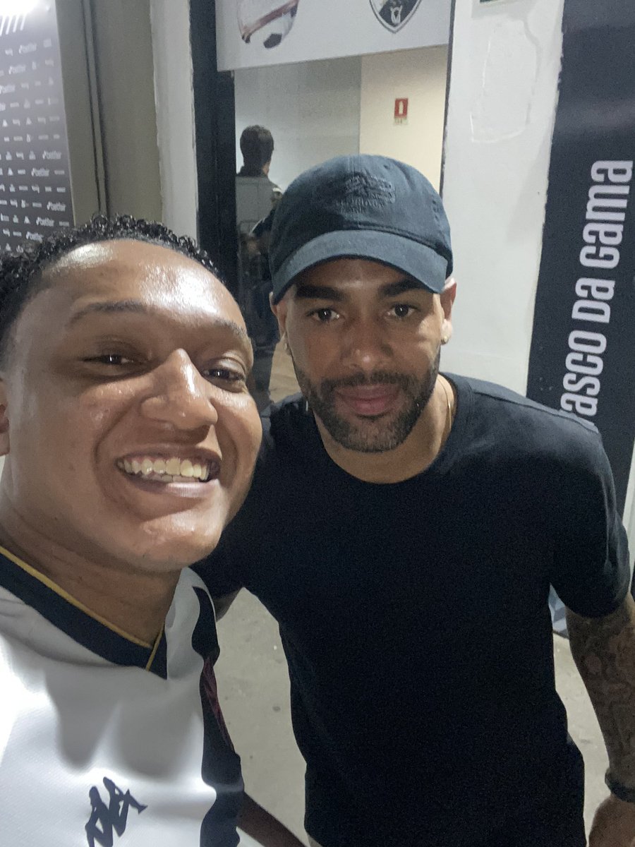 jomarcelo10's tweet photo. Noite de copa! 🎩🇫🇷🧤💢

VASCO!!!! https://t.co/EW7B9XERP1