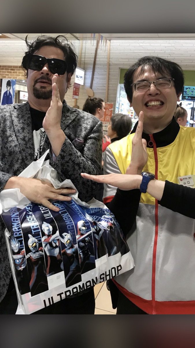 MancowMuller's tweet photo. Back in #Japan. #Ultraman says hi! #SmashingPumpkins are YUGE here! Food is great. #Ashaibeer #Pigmom #Garamon #ultramanrising #ultramanZ #Kaiju #GallopingGhost #Kirin #Mancow #Heavenese #HeavenOfficialsBlessing https://t.co/zZQfJyUxu0