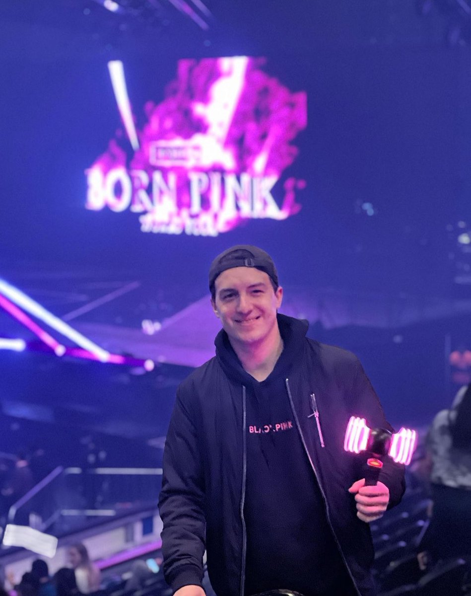 AndyPiluk's tweet photo. HAPPY 8 YEAR ANNIVERSARY @BLACKPINK ! Thank you Jennie, Jisoo, Rosé, and Lisa for all the memories and hard work! I can’t wait to see whats next. We blinks appreciate you so much. You changed my life!

ETERNITY WITH BLACKPINK
#8YearsWithBLACKPINK 
#영원히_핑크빛일_블랙핑크_팔주년 https://t.co/vKobfcaMWG