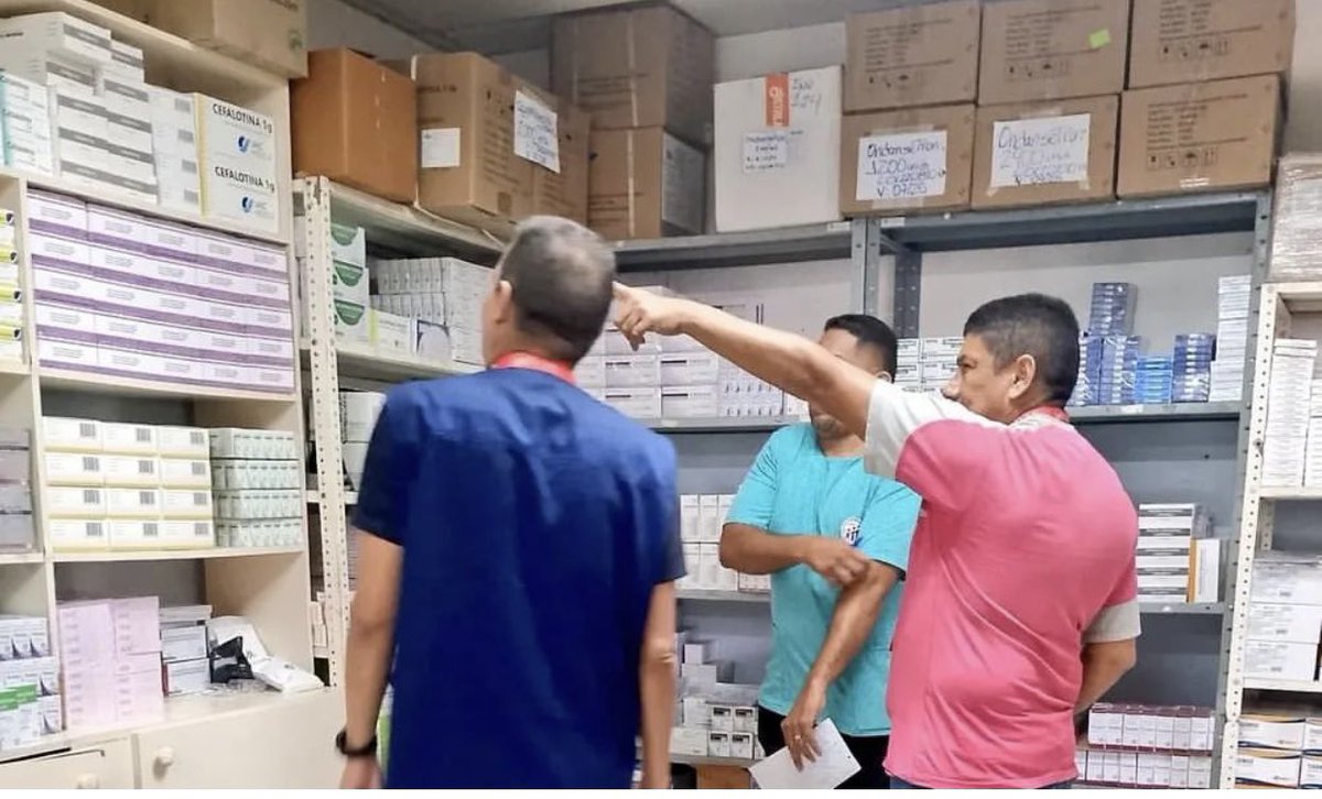 Instituto Venezolano de los Seguros Sociales (@somosivss) on Twitter photo El personal del Departamento de Farmacia del Hospital General Regional Dr. Luis Ortega ubicado, realiza la entrega de tratamientos médicos de manera gratuita, para garantizar la salud del pueblo insular.
#JusticiaSoberana 🇻🇪
@nicolasmaduro <a href="/florescilia/">Cilia Flores</a> <a href="/MagaGutierrezV/">Magaly Gutiérrez Viña</a> El personal del Departamento de Farmacia del Hospital General Regional Dr. Luis Ortega ubicado, realiza la entrega de tratamientos médicos de manera gratuita, para garantizar la salud del pueblo insular.
#JusticiaSoberana 🇻🇪
@nicolasmaduro <a href="/florescilia/">Cilia Flores</a> <a href="/MagaGutierrezV/">Magaly Gutiérrez Viña</a>