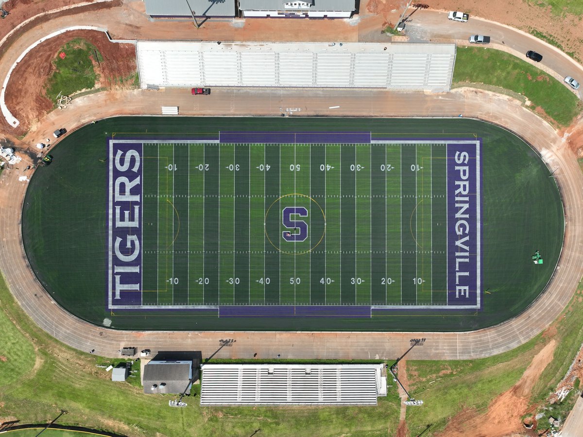 scoutpm_'s tweet image. New turf is down at Springville High School! 
#tigercode #MadeSure #BuildingTheFuture

@goodwynmills 
@sccboe