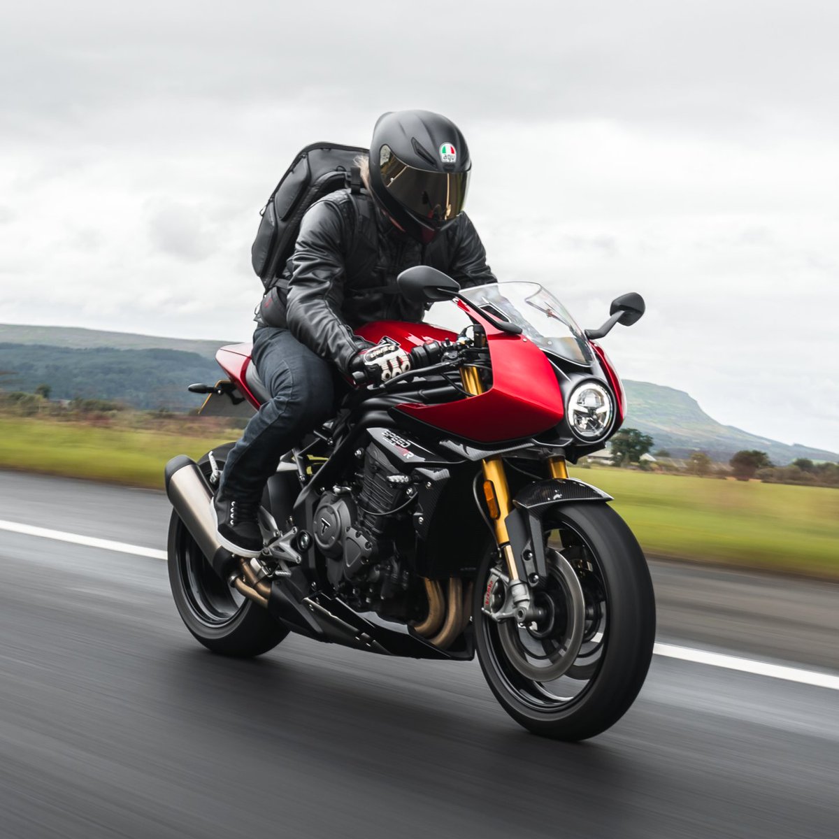 UKTriumph's tweet photo. Unleashing pure adrenaline on the open road. 🏍️💨
📸 David Coia
#SpeedTripleRR #TriumphUK #RideTriumph #ForTheRide https://t.co/3r7sGNDX6N