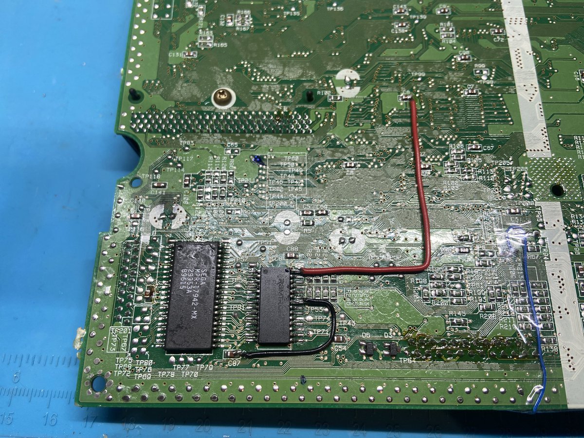 1Jour1JeuRetro's tweet image. Hier je me suis décidé a changer la Ram d’origine de ma #SEGA #Saturn v2 (que j’avais déjà #Switchless), par une FRAM pour ne plus perdre les saves lorsque la pile horloge est vide ou même absente.

La pile ne sert maintenant qu’à mémoriser :
- Langue
- Date
- Heure