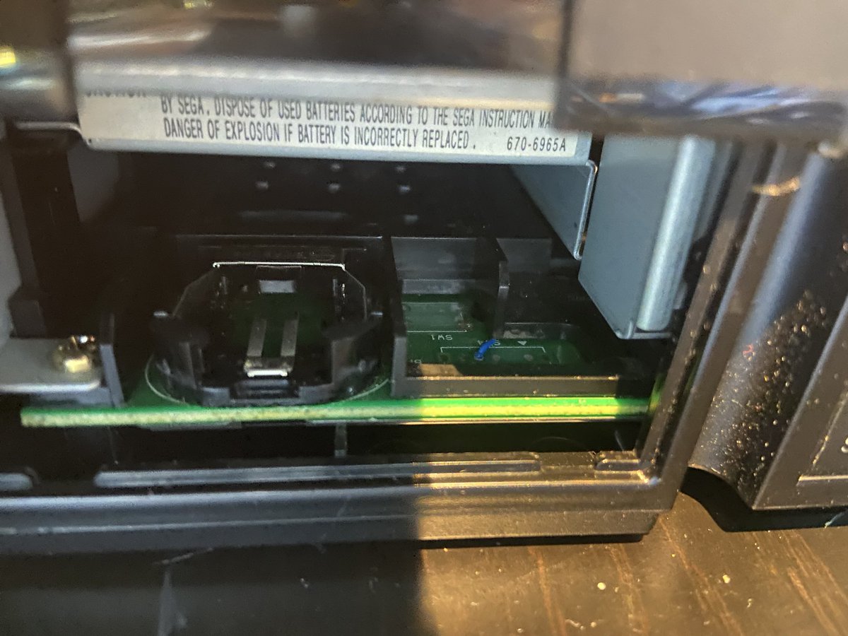 1Jour1JeuRetro's tweet image. Hier je me suis décidé a changer la Ram d’origine de ma #SEGA #Saturn v2 (que j’avais déjà #Switchless), par une FRAM pour ne plus perdre les saves lorsque la pile horloge est vide ou même absente.

La pile ne sert maintenant qu’à mémoriser :
- Langue
- Date
- Heure