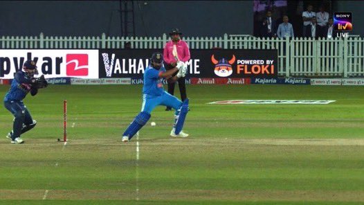 RajenderDh59038's tweet photo. Rohit Sharma in this series on turning track :-😡
58 (47)1st ODI
64 (44) 2nd ODI
35 (20) 3rd ODI
He is in beast mode since 2023 in international cricket 👌 Hitman having peak at the age of 37, Unreal 🔥 
#RohitSharma𓃵 #RohitSharma #ViratKohli #ShubmanGill #INDvSL #SLvIND #kohil https://t.co/Ms4iIXVOcH