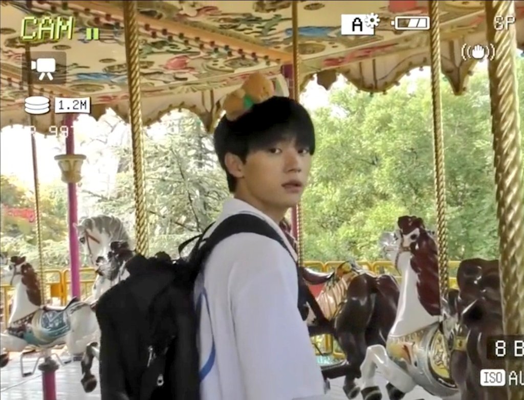 Zhang Lurang cok tatlısın keske benim olsan..
#cdrama