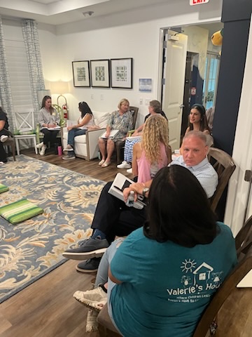 valerieshousefl's tweet photo. Valerie's House welcomes several new volunteers after a successful volunteer training over the weekend!
Thank you for believing in our mission.
---
#ValeriesHouse #Volunteer #Nonprofit #Charity #FortMyers #Naples #PuntaGorda #PortCharlotte https://t.co/Ky3fZeDRbm