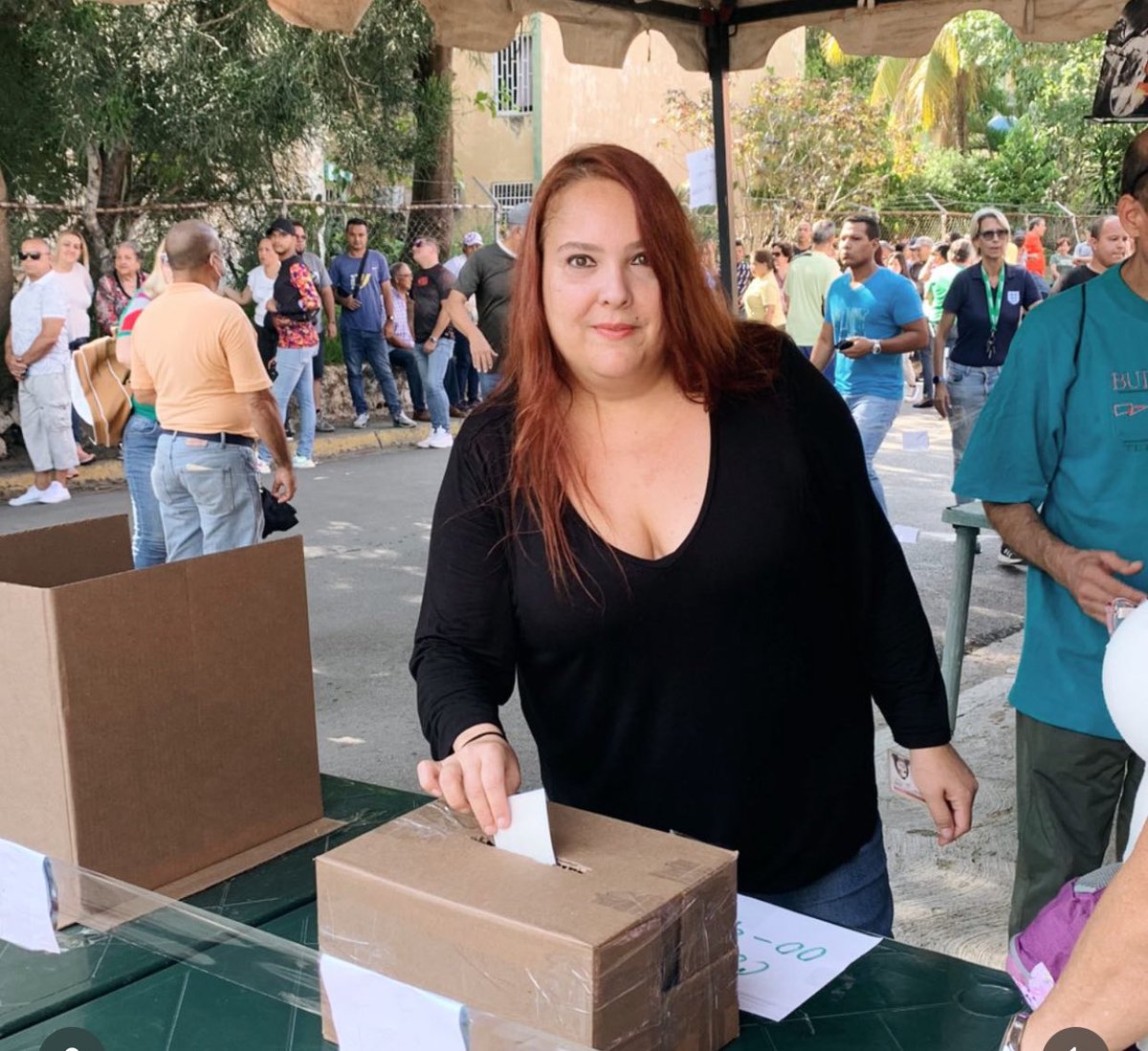 Ella es Rita les comenté hace unos dias que la sacaron de su Apartamento en Turmero y hoy la presentaron y la dejaron detenida <a href="/Rita_Capriti/">Rita Capriti</a> es una hija de DIOS jamás haría algo en contra de las leyes. FUERZA amiga se equivocan los que no tienen temor a DIOS