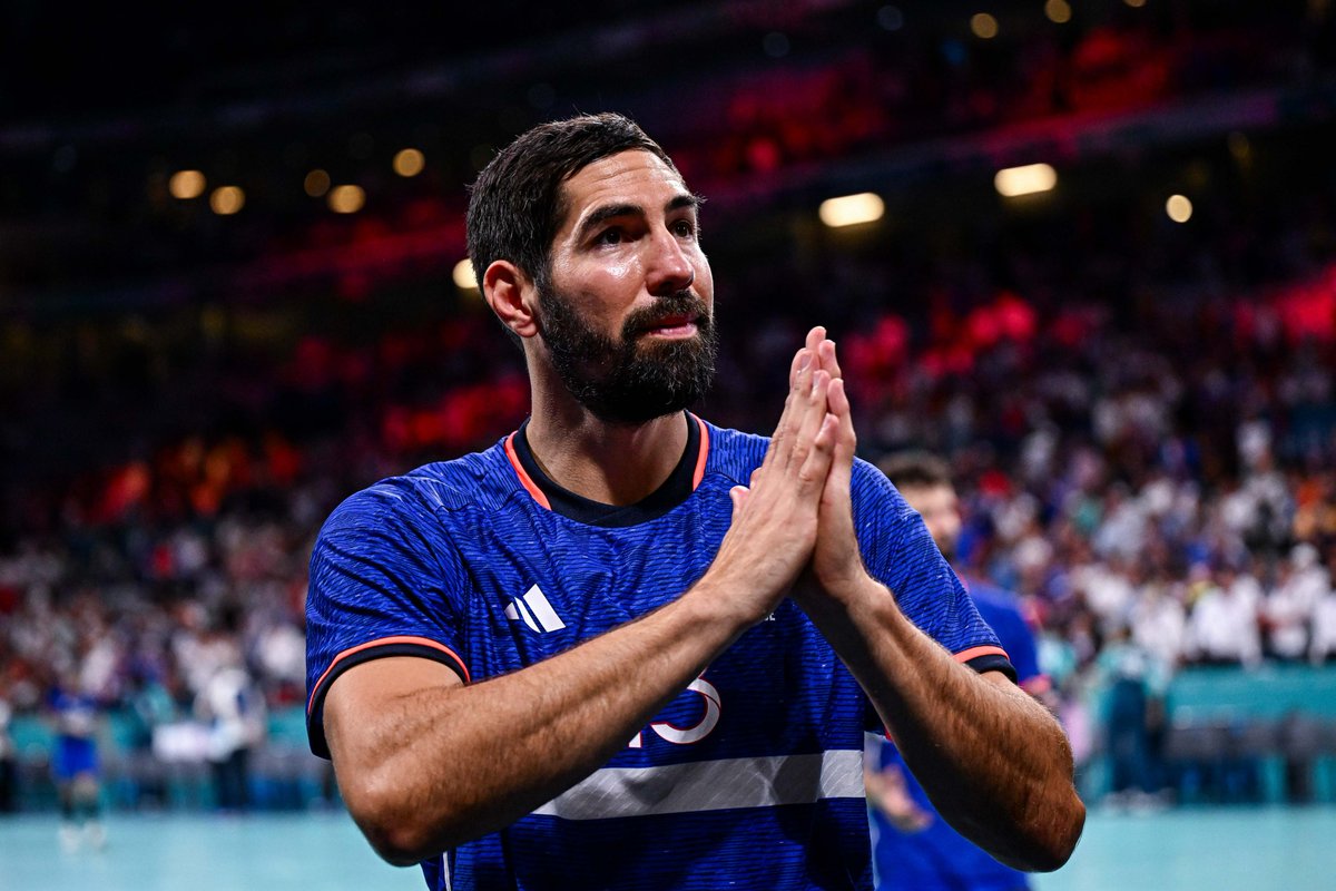 psghand's tweet photo. 👏❤💙 « Toute la famille du Paris Saint-Germain félicite @NKARABATIC pour sa carrière extraordinaire. Sa passion, son talent et son dévouement nous ont tous inspirés et ont laissé une empreinte infinie sur le sport et ses coéquipiers du club de la capitale. Alors que le monde entier célèbre son dernier match sous les couleurs de l’équipe de France, son héritage continuera d'inspirer les générations futures. Merci, Nikola. Tu seras toujours un membre précieux de la famille du PSG, et nous te souhaitons le meilleur pour tous tes futurs projets. » Nasser Al-Khelaifi, Président du Paris Saint-Germain