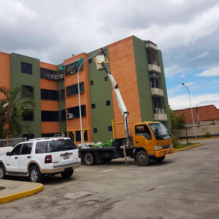 Hoy es #7Ago y nosotros seguimos trabajando en materia de servicios públicos, con la instalación de lámparas tipo LED en la urbanización Narayola en La Morita donde estamos beneficiando a más de 400 familias. ¡Vamos pa’ lante! #JusticiaSoberana