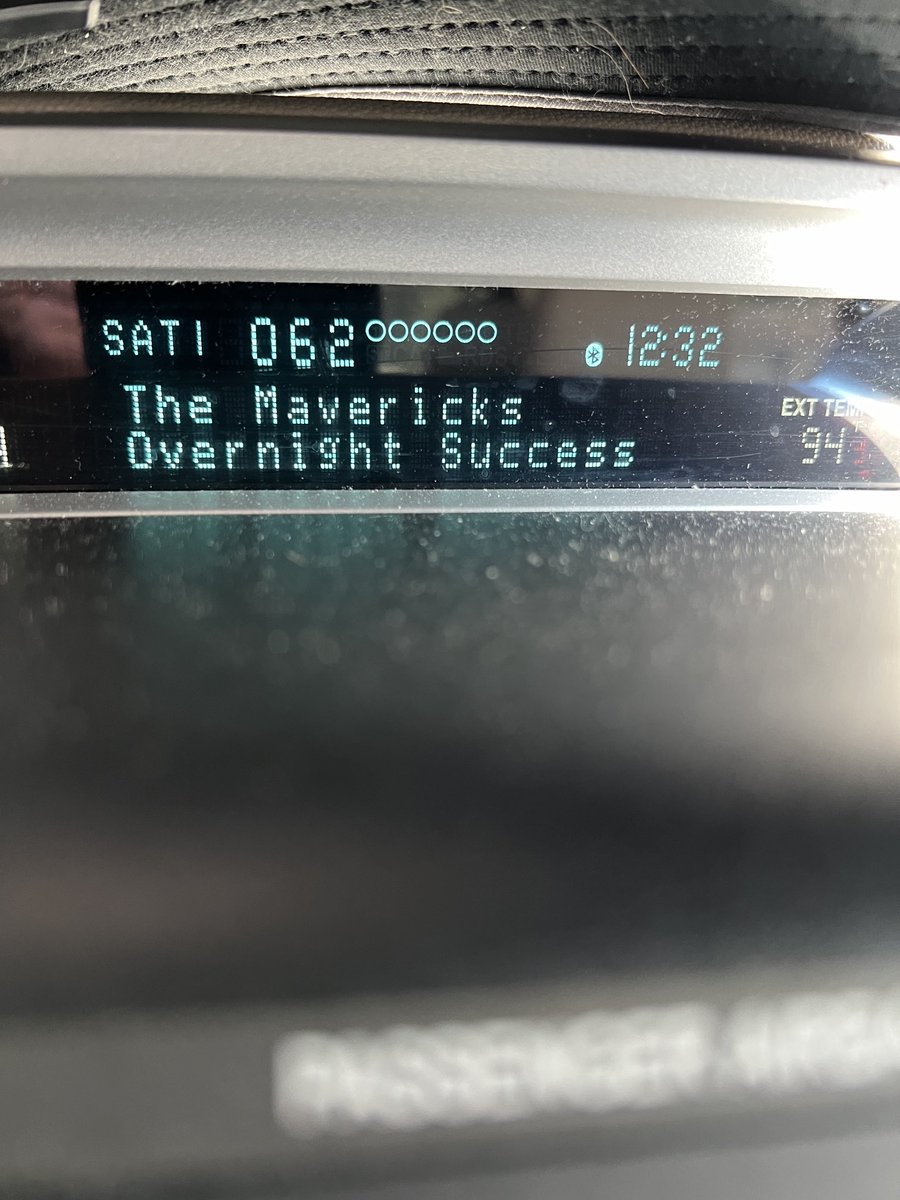 jackfromacworth's tweet image. Yeehah ⁦@MavericksMusic⁩ on ⁦@Elizabeth_Cook⁩ #ApronStrings Happy birthday 🎉 ⁦@raulmalo01⁩