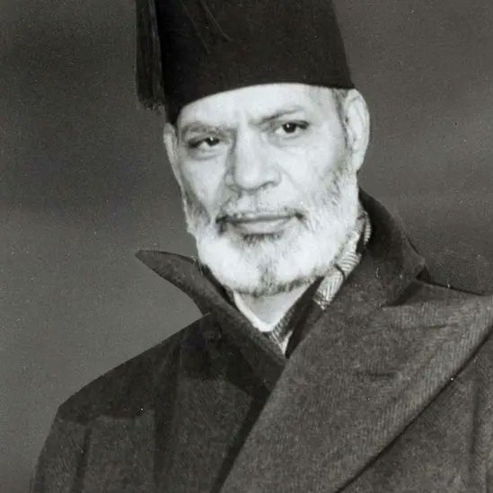 بانی پاکستان سر ظفر اللہ خان: جنرل اسمبلی کے صدر، عالمی عدالت انصاف کے سربراہ واحد پاکستانی جنھیں ان کے عقائد کی وجہ سے عہدے سے ہٹانے کا مطالبہ کیا گیا
اب جہالت کا مطالبہ ھے کہ انکی جماعت کو چاردیواری کا تقدس  نہ دیا جائے انکو عبادت کا حق بھی نہ دیا جائے