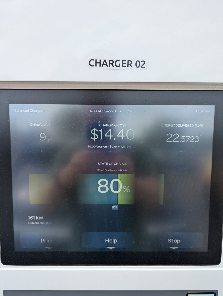 Robot_Robot's tweet photo. @briandstone Our Ioniq 5 charging at EA. 9 minutes from 50% to 80%. Tesla can't match that. https://t.co/6OazqQeRWj