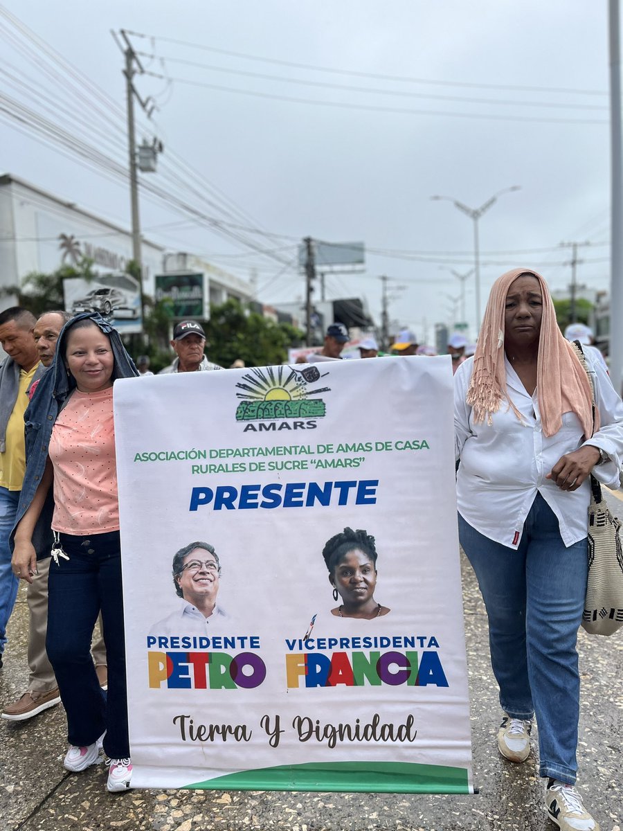 Presente en la marcha del 07 de agosto en sincelejo… acompañando a esas mujeres empoderadas como es AMARS, es lindo ver el empoderamiento del campesinado sucreño en las calles #vivalareformaagraria <a href="/Catalinaperezp_/">Catalina Pérez Pérez</a> <a href="/petrogustavo/">Gustavo Petro</a> <a href="/PactoHistorico/">Pacto Histórico Colombia</a>