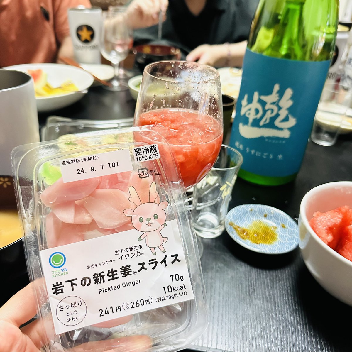 chibihiroo's tweet photo. 今日は飲まないと決めていたけど、酒の欲と家主の意志の強さ、そして新潟からの刺客に負けた。
意思弱で結果はっぴー

岩下の新生姜は常にらぶ♡ https://t.co/t9VjuXmJWP