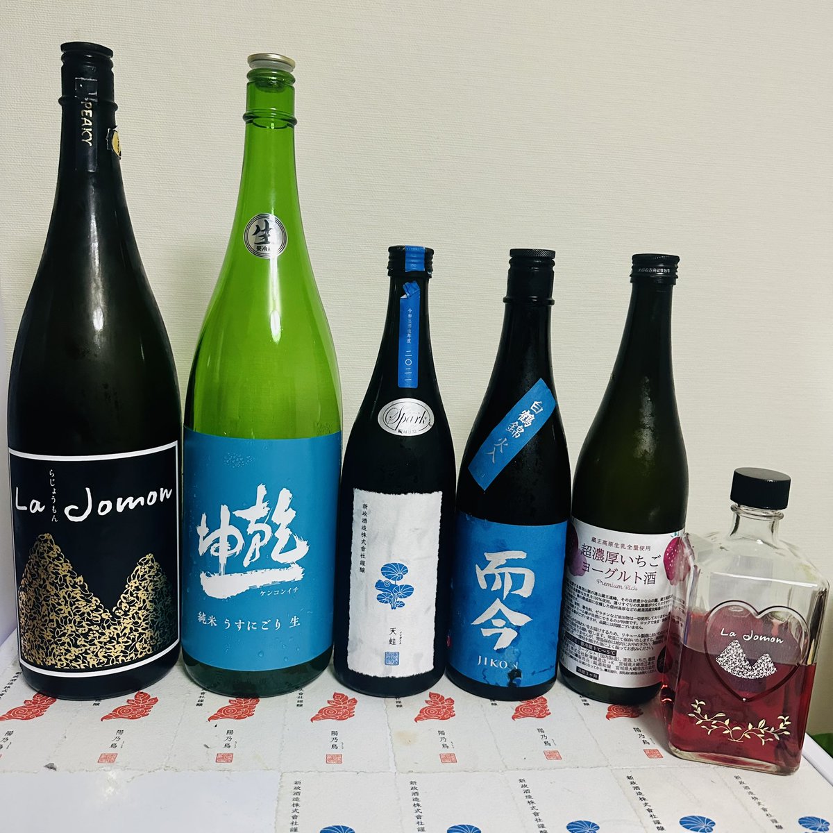 chibihiroo's tweet photo. 今日は飲まないと決めていたけど、酒の欲と家主の意志の強さ、そして新潟からの刺客に負けた。
意思弱で結果はっぴー

岩下の新生姜は常にらぶ♡ https://t.co/t9VjuXmJWP