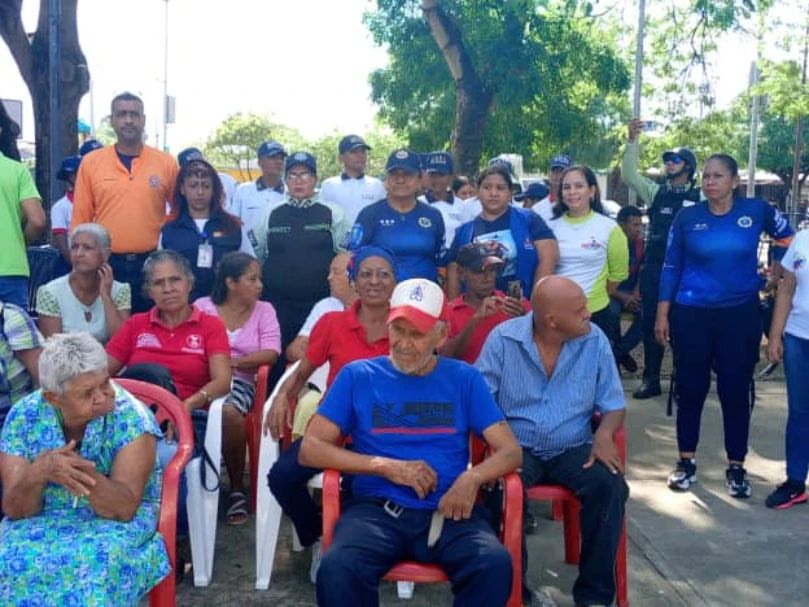 dp_regiones's tweet photo. #NotiRegiones🗞️🗞️ || A propósito de la celebración de Día Nacional del Adulto Mayor, las  unidades regionales de la Defensa Pública en los estados Cojedes y  Guárico participaron en jornadas integrales que beneficiaron a más de  600 personas de la tercera edad. https://t.co/PpeFB91IAv